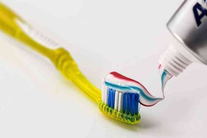 Anvisa interdita creme dental da Colgate devido a "eventos adversos ao uso"