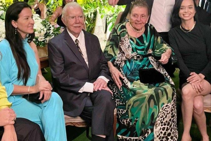 Sarney comemora aniversário de 94 anos na presença da família e autoridades