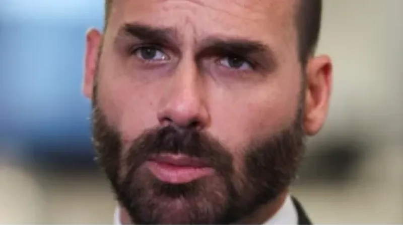 PF determina retorno imediato de Eduardo Bolsonaro ao cargo na corporação