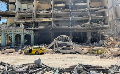 Sobe para 25 o número de mortos na explosão de hotel