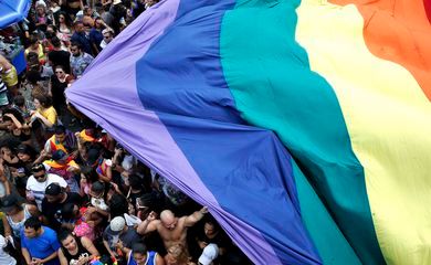 IBGE divulga 1º levantamento sobre homossexuais e bissexuais