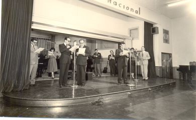 Cem anos do rádio no Brasil: das emissoras pioneiras até a Era de Ouro