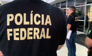 PF investiga crimes de contrabando e tráfico internacional de armas