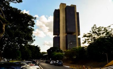 Mercado financeiro reduz projeção da inflação de 6,61% para 6,4%