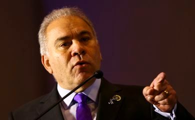 Ministro diz que contratos atuais já preveem vacinas atualizadas