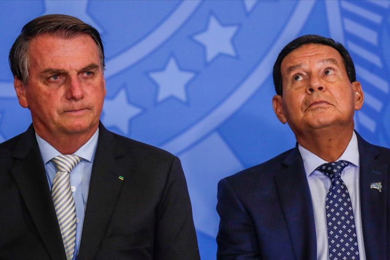 Mourão aconselha Bolsonaro a falar ‘com o seu povo’