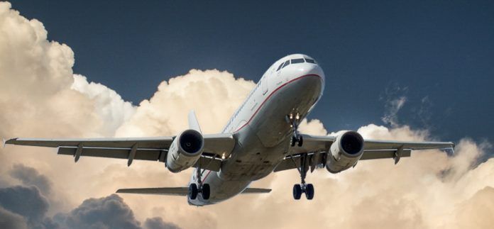 França quer cortar voos curtos para amenizar impacto climático