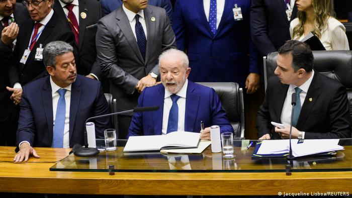 Lula inicia mandato com desafio de ampliar base no Congresso