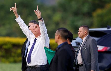 Presença de Bolsonaro na Flórida coloca pressão sobre Biden