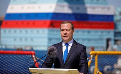 Medvedev, aliado de Putin, alerta Otan sobre guerra nuclear