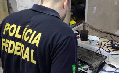 PF faz operação contra falsificação de diplomas de medicina