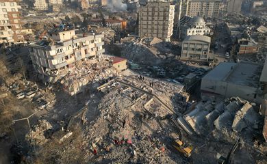 Voo da FAB traz ao Brasil 17 sobreviventes de terremoto na Turquia