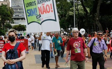 Sociólogo defende ações emergenciais para conter violência nas escolas