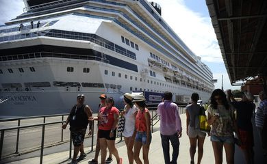 Temporada de cruzeiros injeta R$ 3,6 bi na economia brasileira