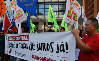 Centrais sindicais fazem atos por melhores condições de trabalho