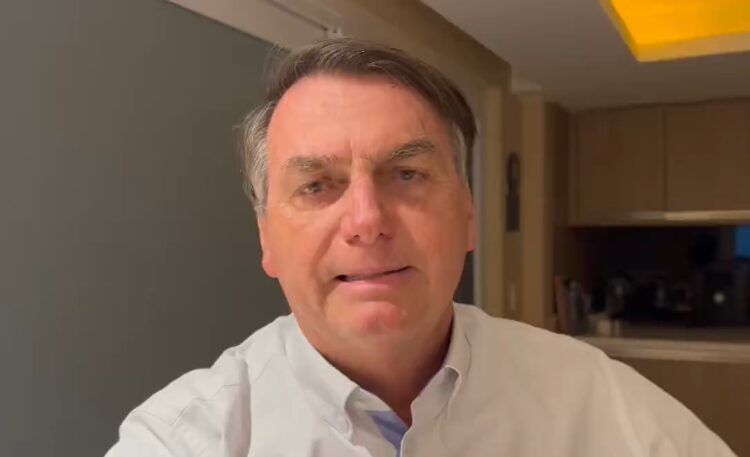 Bolsonaro diz que vai processar Lula por acusação de mortes na pandemia