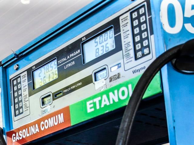 Preço médio da gasolina nos postos cai 0,9%, para R$ 5,21 por litro, entre 28/5 e 3/6