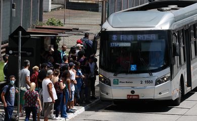 Transporte teve menos reajustes, mas gargalos continuam