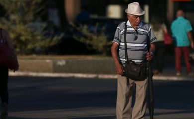 Especialistas alertam para "tsunami" de doentes idosos com câncer