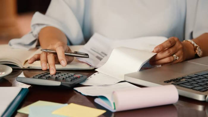 Bancos vão perdoar dívidas de R$ 100? Tire dúvidas 