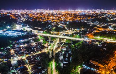 Moradores do Reginaldo têm vida transformada com chegada de iluminação pública