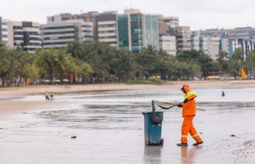Lixo nas praias: primeiro semestre fecha com redução de 10% em relação ao mesmo período do ano passado