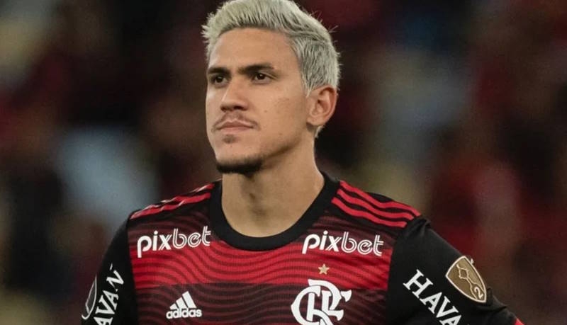 Pedro leva soco de preparador físico do Flamengo e caso vai parar na delegacia