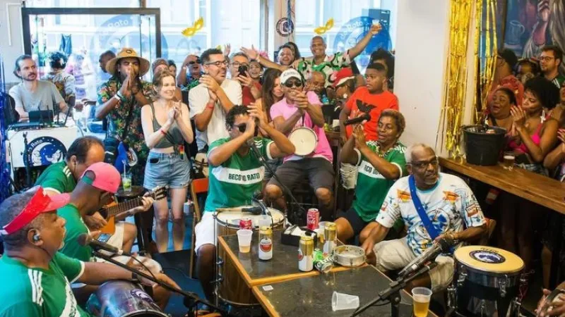 Pré-carnaval antecipa a folia e impulsiona bares e restaurantes em todo o país