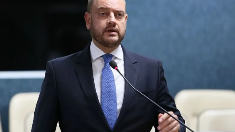 Rio exonera 6,1 mil comissionados e prevê economia de R$ 221 milhões