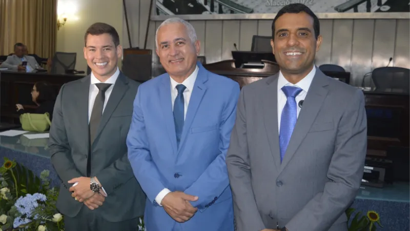Secretário-geral do Sindicato dos Advogados, Limmerck Pacífico Dantas, recebe Comenda Omar Coelho de Mello na ALE
