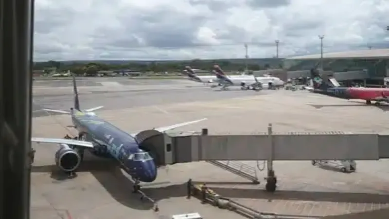 Avião supera ônibus como segundo meio mais comum de viagens pessoais