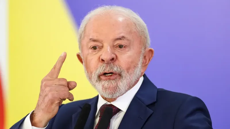 Lula anuncia isenção de visto a cidadãos chineses