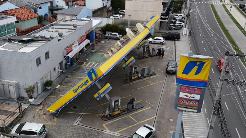 Polícia investiga morte de três eletrocutados após ventania no Rio