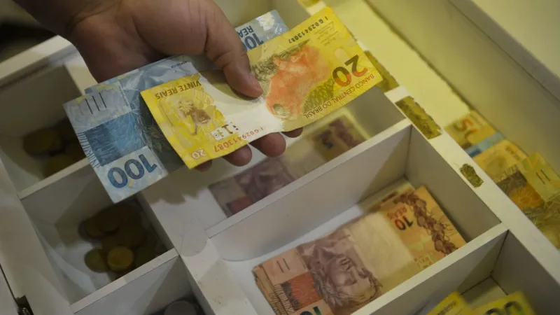 Caixa paga Bolsa Família a beneficiários com NIS de final 8