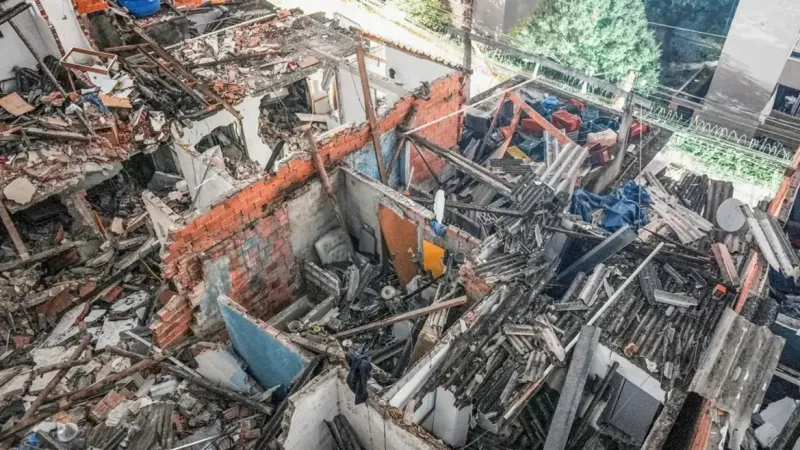 Casas começam a ser demolidas após explosão em São Paulo