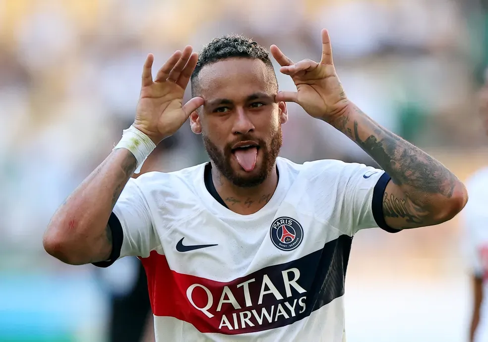 Neymar volta a jogar após mais de cinco meses e brilha com dois gols em amistoso do PSG