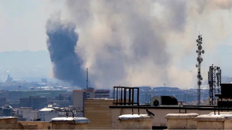 Irã sofre novos ataques com 18 mortos em meio a ultimato dos EUA