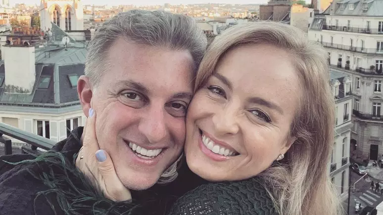 Luciano Huck celebra 19 anos de casamento com Angélica em jantar especial
