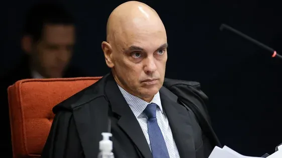 ‘Não existe possibilidade de recuar um milímetro’, diz Moraes ao Washington Post