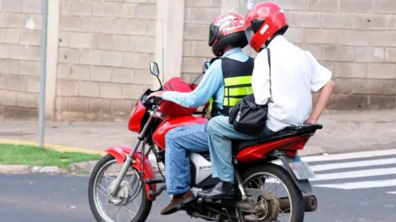 Mototaxistas e motofretistas economizam R$ 530 em taxas do Detran/AL em 2026