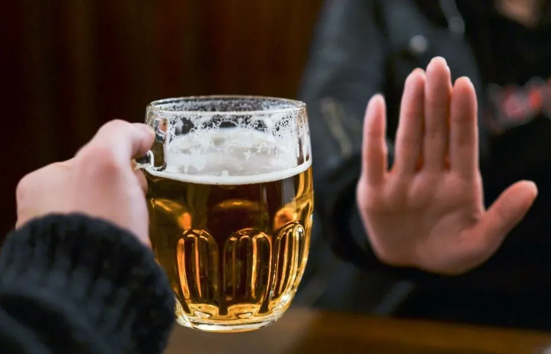 Redução do consumo de álcool salva uma vida por hora no Brasil, diz estudo