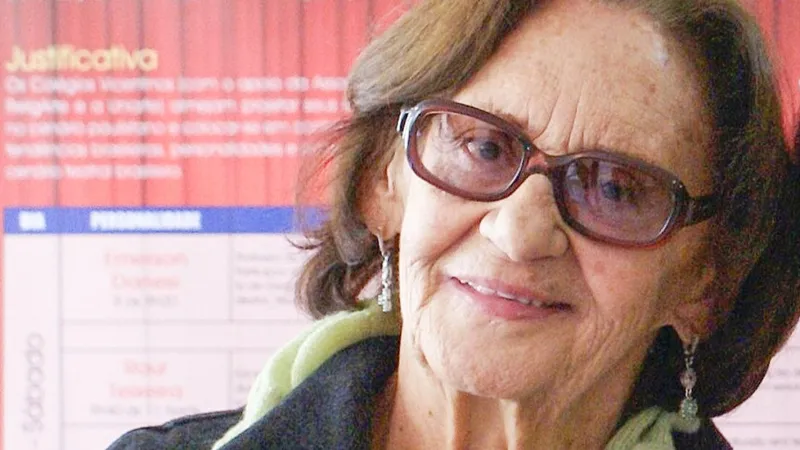 Nas redes sociais, amigos e fãs homenageiam Laura Cardoso