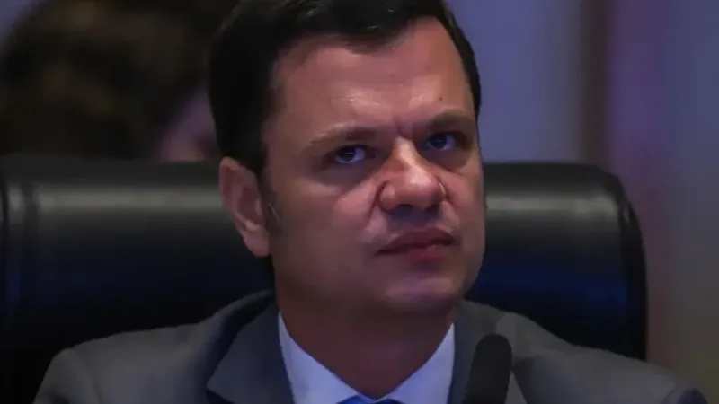 Anderson Torres cumprirá pena de 24 anos na Papudinha, decide Moraes