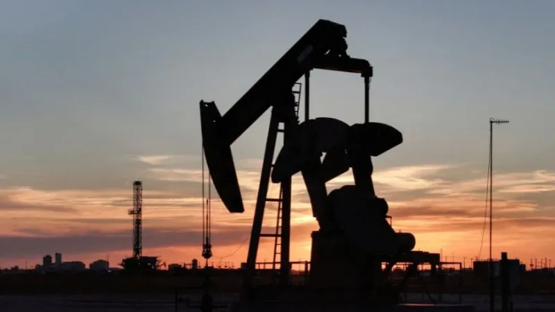 Petróleo sobe para perto de US$ 104 o barril após fracasso em negociações entre Irã e EUA