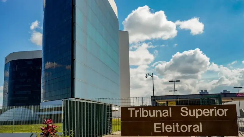 TSE recebe embaixadores nesta segunda para defender urna eletrônica