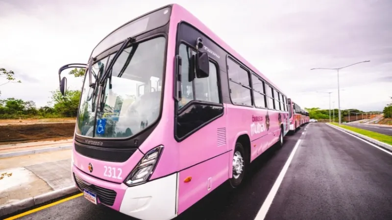 JHC lança ônibus exclusivos para mulheres e coloca Maceió como pioneira no Brasil