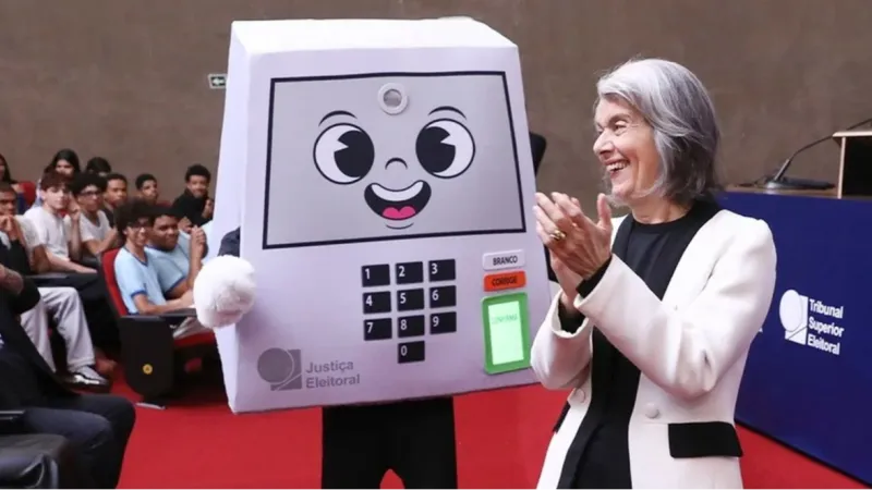 TSE celebra 30 anos da urna eletrônica e lança mascote ‘Pilili’