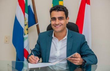 Prefeito JHC concede mais um reajuste salarial de 7% a servidores