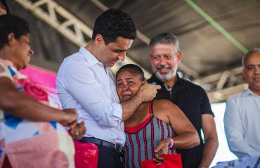 Famílias realizam sonho ao receber chaves do Residencial Parque da Lagoa