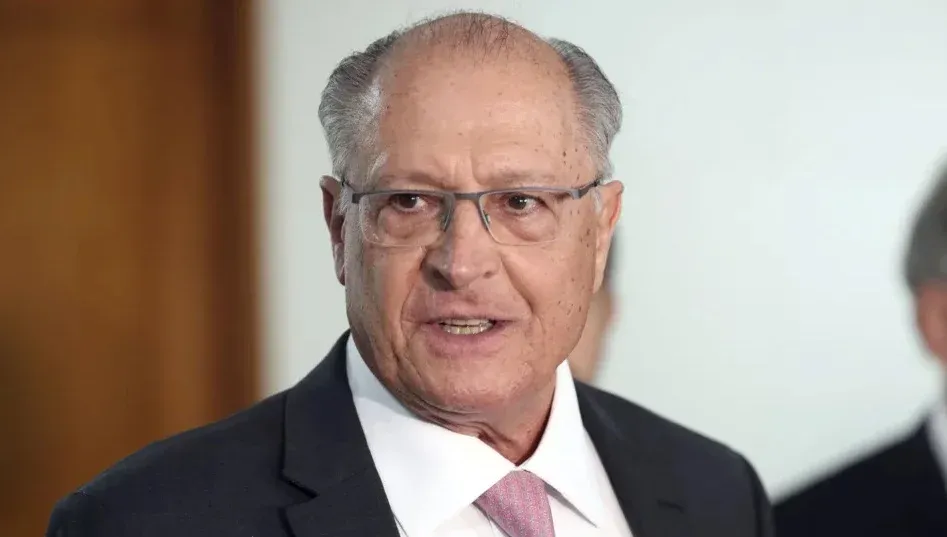 Brasil dialoga com EUA ‘com reserva’ sobre tarifas, diz Alckmin